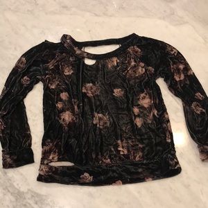 🌙Urban Outfitters Cut-Out Velvet Floral Top✨